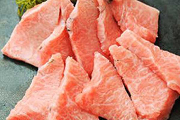 ご奉仕！最高級本まぐろカマトロ刺身